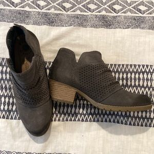 Earth origins booties, 7.5